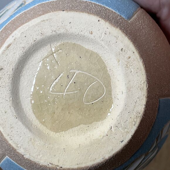 Unique Pastel Southwestern Style Studio Art Pottery Planter With Cats Signed 4” - Picture 6 of 6